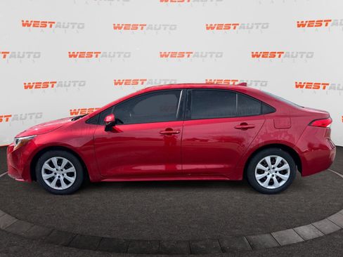 Used 2020 Toyota Corolla LE w/ Carpet Mat Package (TMS) FWD image 2