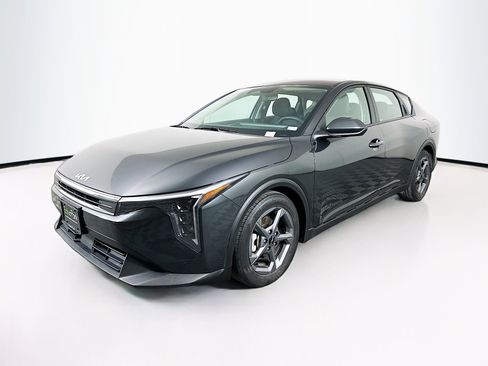 Used 2025 Kia K4 LXS image 3