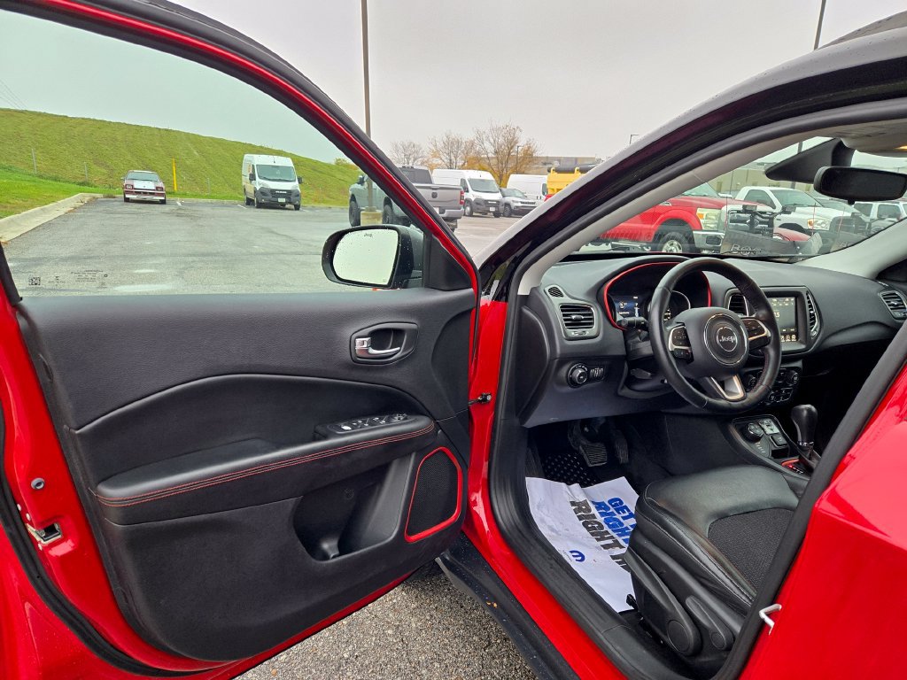 Used 2018 Jeep Compass Trailhawk w/ Cold Weather Group AWD/4WD image 12