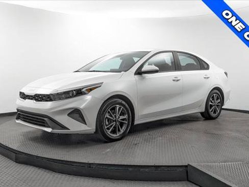 Used 2023 Kia Forte LXS FWD image 2