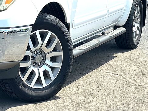 Used 2010 Nissan Frontier LE w/ LE Value Truck Pkg RWD image 3