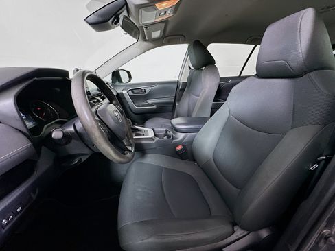 Used 2020 Toyota RAV4 LE FWD image 13