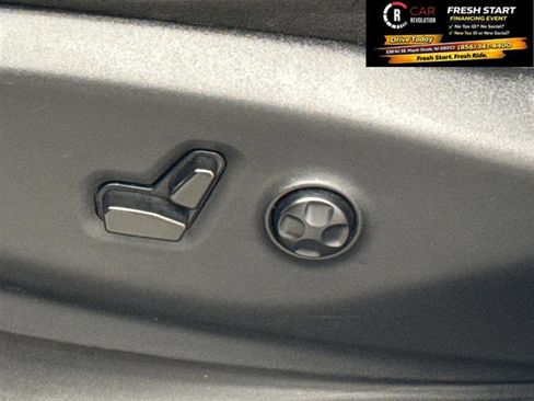 Used 2025 Chrysler Pacifica Limited FWD image 46