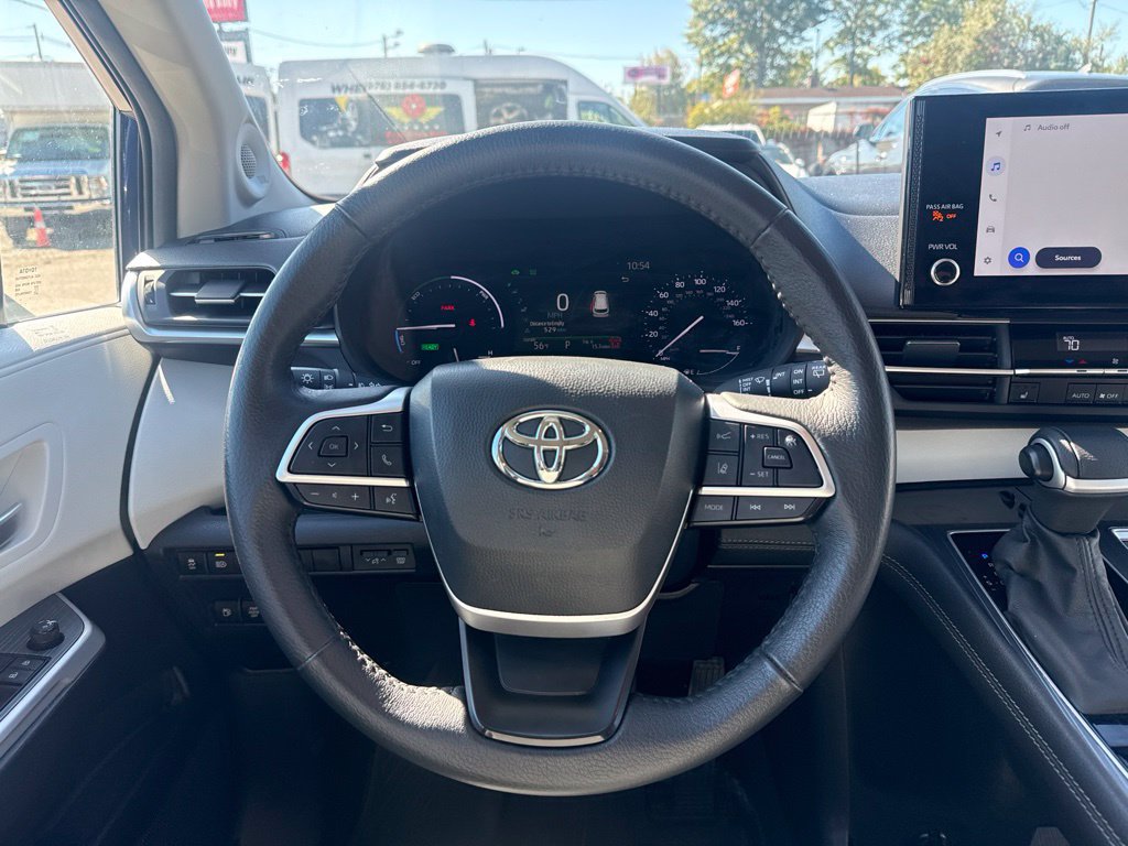 Used 2025 Toyota Sienna XLE w/ XLE Plus Package AWD/4WD image 25