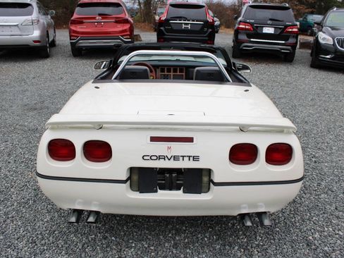 Used 1989 Chevrolet Corvette Convertible RWD image 8