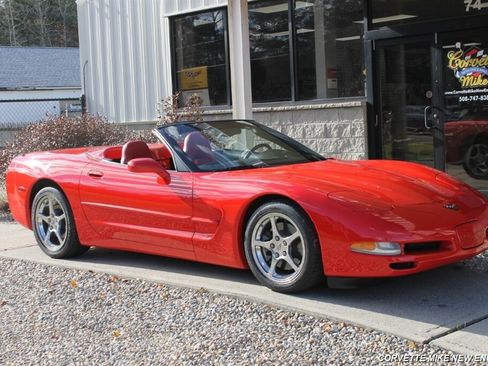 Used 2004 Chevrolet Corvette Convertible w/ Preferred Equipment Group image 9