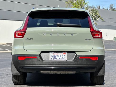 Certified 2025 Volvo XC40 B5 Plus AWD/4WD image 5