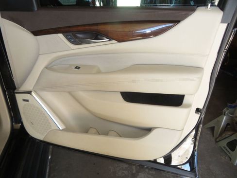 Used 2017 Cadillac Escalade Premium Luxury image 31