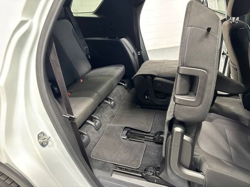 Used 2023 Chevrolet Traverse LT AWD/4WD image 36