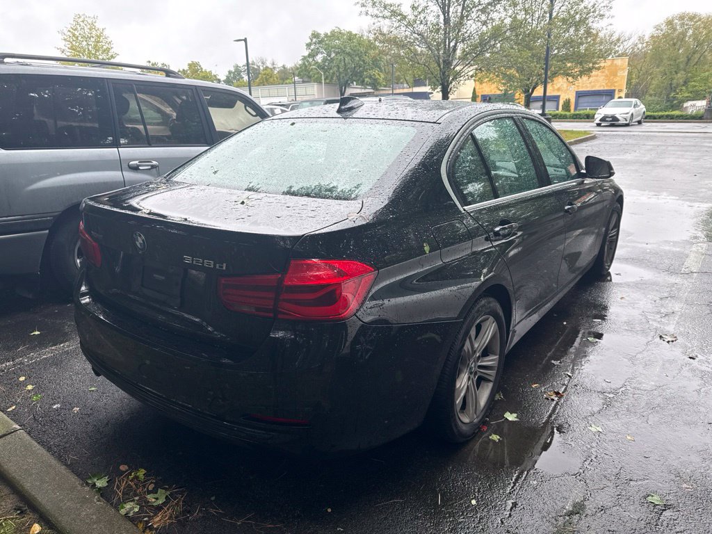 Used 2017 BMW 328d xDrive Sedan AWD/4WD image 6