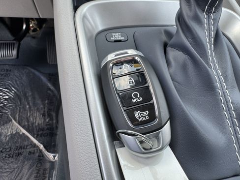 New 2025 Hyundai Venue Limited image 43