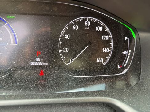 Used 2019 Honda Accord Touring image 2