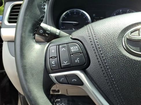 Used 2018 Toyota Highlander XLE FWD image 18