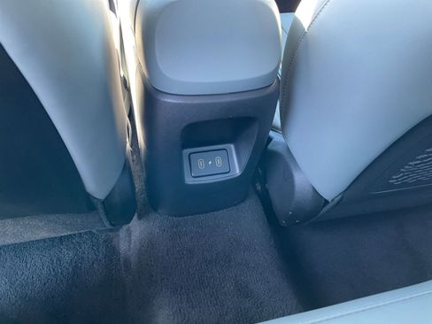 Used 2025 Hyundai Elantra Limited image 24