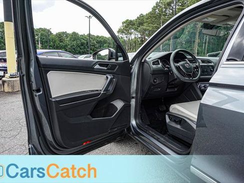 Used 2020 Volkswagen Tiguan SE w/ Panoramic Sunroof Package FWD image 18