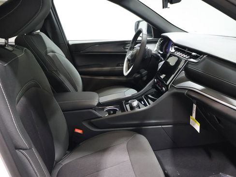 New 2026 Jeep Grand Cherokee Laredo image 14