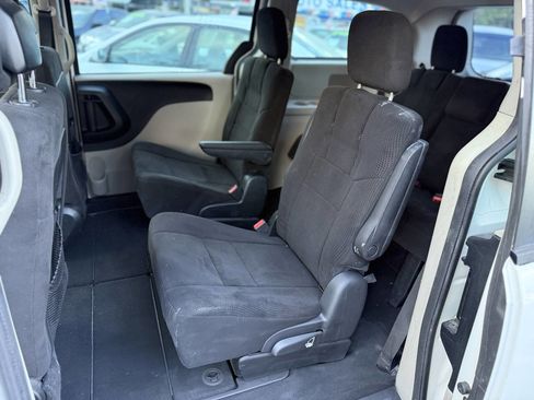 Used 2013 Dodge Grand Caravan American Value Package image 11