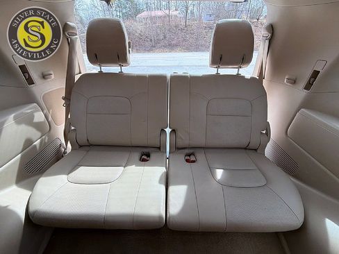 Used 2013 Toyota Land Cruiser image 30