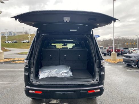 New 2026 Jeep Grand Wagoneer Limited AWD/4WD image 19