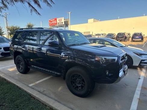 Used 2023 Toyota 4Runner TRD Off-Road Premium w/ Off Road Premium Plus Package AWD/4WD image 2