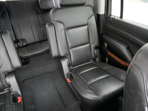 Used 2019 Chevrolet Suburban Premier image 14