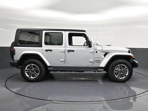 Used 2022 Jeep Wrangler Unlimited Sahara w/ LED Lighting Group AWD/4WD image 4