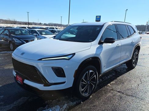 Used 2025 Buick Enclave Sport Touring image 4