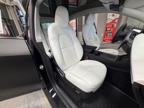 Used 2022 Tesla Model Y Long Range image 6