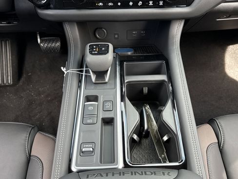 New 2026 Nissan Pathfinder Platinum FWD image 5