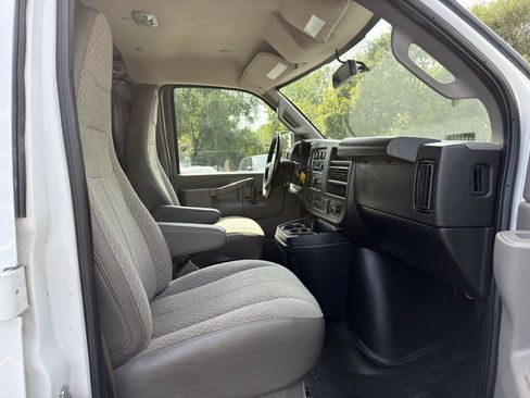 Used 2022 Chevrolet Express 2500 w/ Driver Convenience Package RWD image 10
