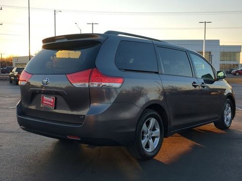 Used 2011 Toyota Sienna LE w/ Towing Pkg image 5