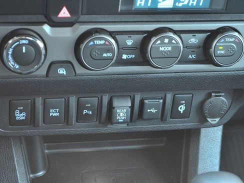 Used 2023 Toyota Tacoma TRD Sport image 30