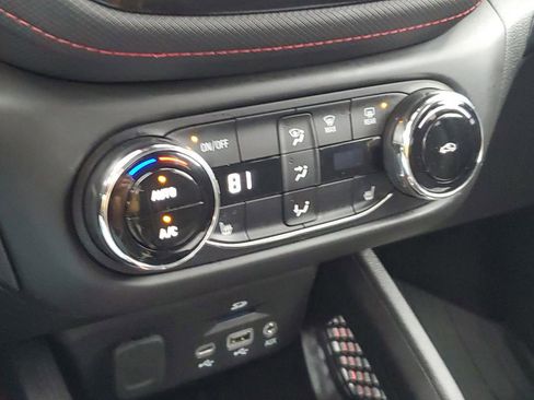 Used 2021 Chevrolet TrailBlazer RS w/ Technology Package image 18