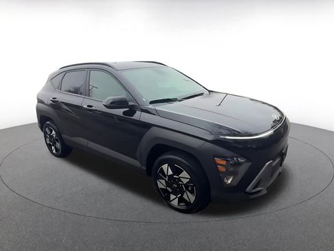Used 2025 Hyundai Kona SEL image 2