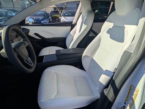 Used 2024 Tesla Model 3 Standard Range image 11
