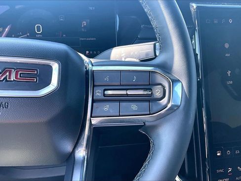 Used 2025 GMC Acadia Elevation FWD image 20