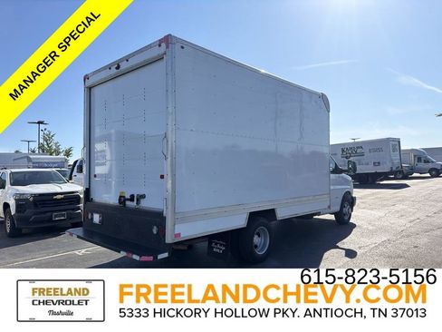 Used 2020 Chevrolet Express 3500 w/ Driver Convenience Package RWD image 3