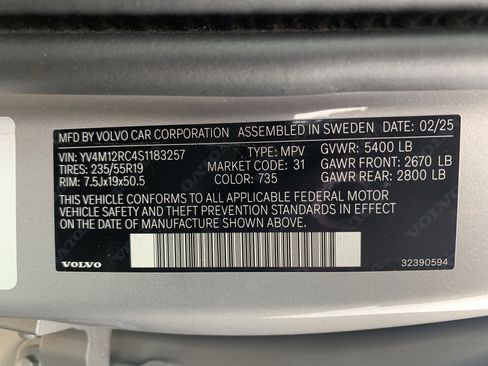 Used 2025 Volvo XC60 B5 Plus image 36