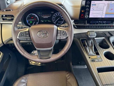 Certified 2021 Toyota Sienna Platinum image 17