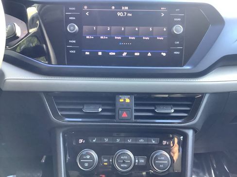 Used 2024 Volkswagen Taos SE image 17