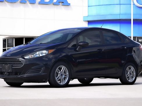 Used 2019 Ford Fiesta SE FWD image 1