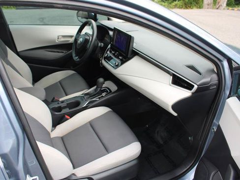 Used 2025 Toyota Corolla LE FWD image 10