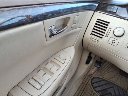 Used 2008 Cadillac DTS image 19