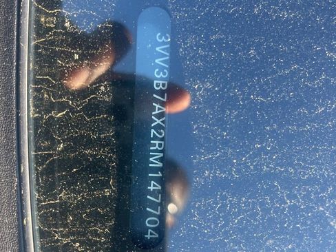 Used 2024 Volkswagen Tiguan SE image 5