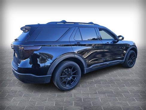 Used 2020 Ford Explorer XLT w/ Comfort Package image 5