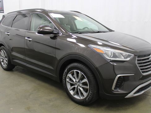 Used 2017 Hyundai Santa Fe SE image 4