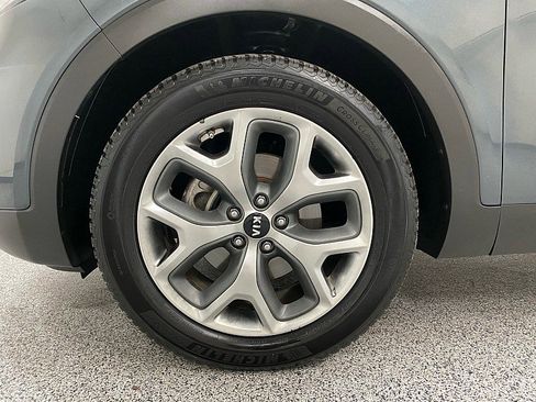 Used 2019 Kia Sorento EX image 45