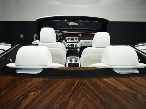 Used 2016 Rolls-Royce Dawn image 48