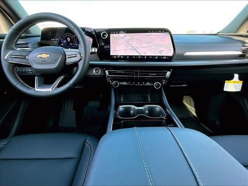 New 2026 Chevrolet Traverse LT w/ Sun and Wheel Package AWD/4WD image 11