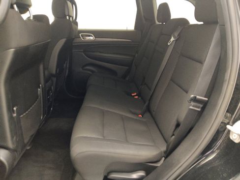 Used 2018 Jeep Grand Cherokee Laredo AWD/4WD image 18